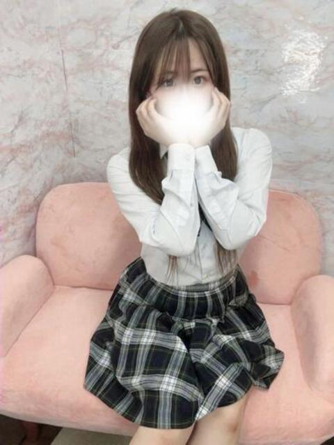 ド素人どM18歳りかちゃん ロイヤル　アテンダー（デリヘル）