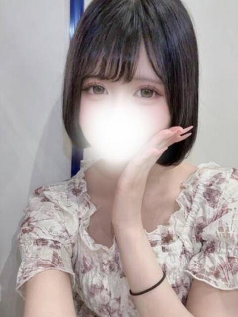 美白の変態美女！えまちゃん ロイヤル　アテンダー（デリヘル）