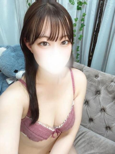 最上級美少女ろあちゃん（体験） ロイヤル　アテンダー（デリヘル）