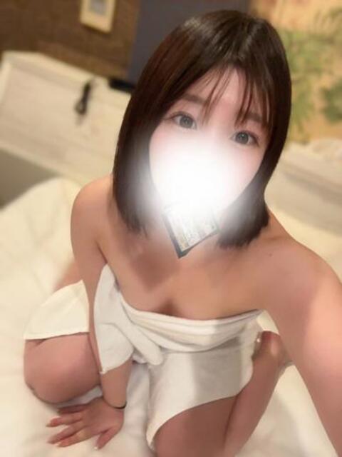 ドスケベSSS級美女りせちゃん ロイヤル　アテンダー（デリヘル）