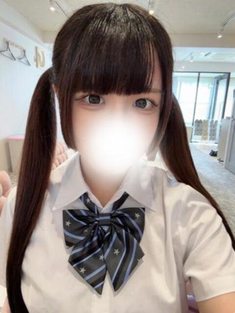 18歳素人ロリ系めいあちゃん ロイヤル　アテンダー（デリヘル）