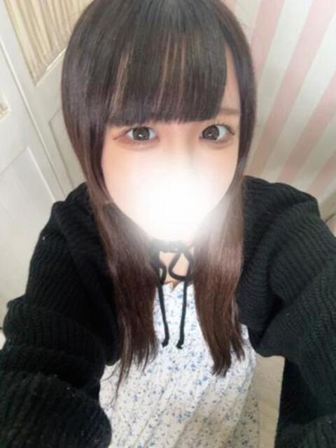 18歳素人ロリ系めいあちゃん ロイヤル　アテンダー（デリヘル）