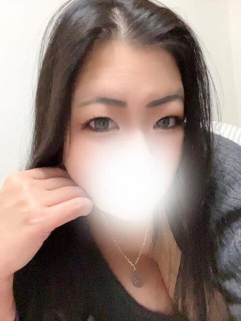 Kカップ痴女しおりちゃん ロイヤル　アテンダー（デリヘル）