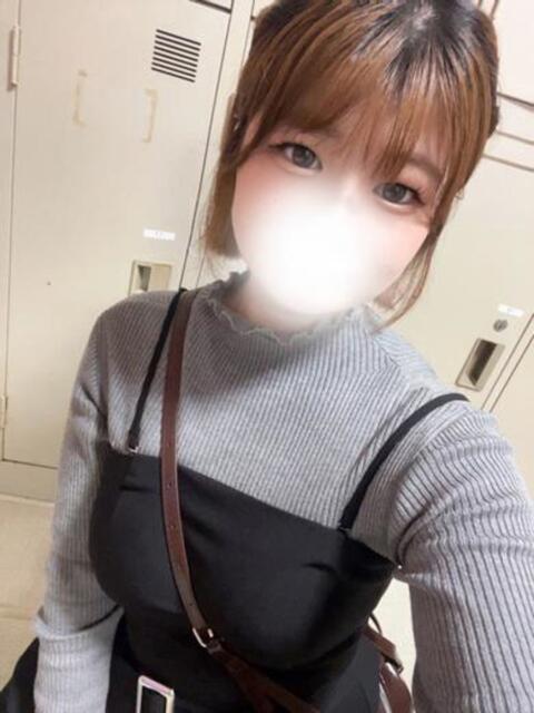 看護師G乳ロリ系ひよりちゃん ロイヤル　アテンダー（デリヘル）