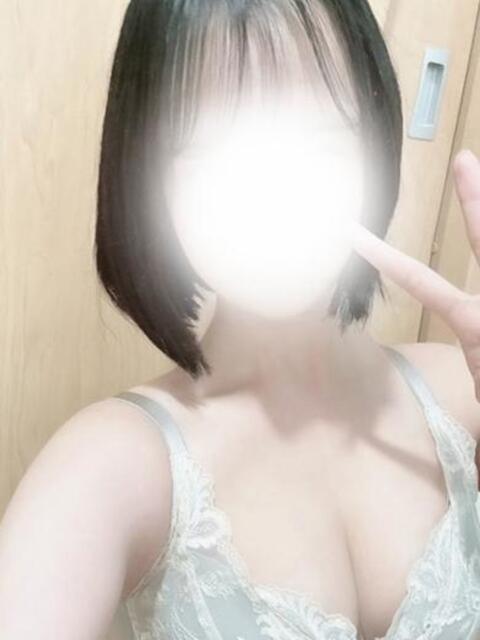 極み美尻！素朴美女りさちゃん ロイヤル　アテンダー（デリヘル）