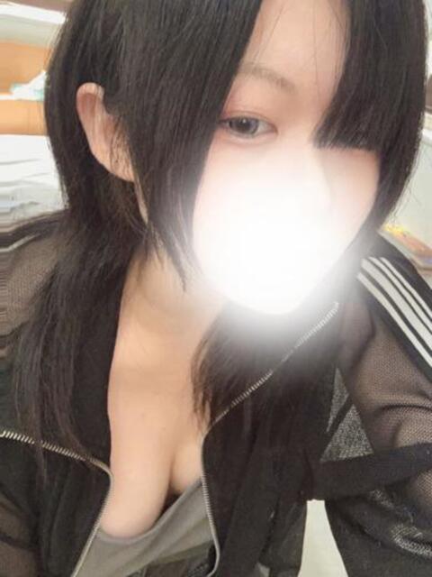 ド変態潮吹き美女なずなちゃん ロイヤル　アテンダー（デリヘル）