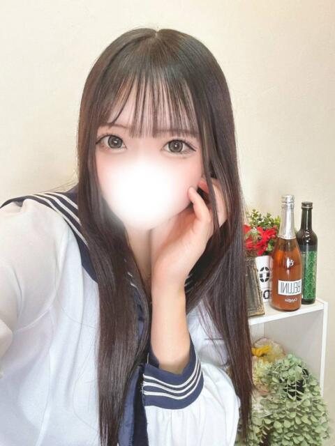 ユワ(魅惑の美少女) ペロ×2キャンディ（デリヘル）