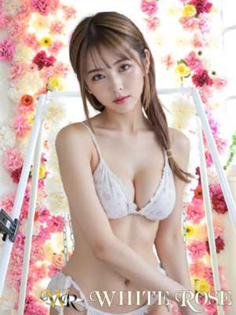 ライリ ホワイトローズ（金髪外国人デリヘル）