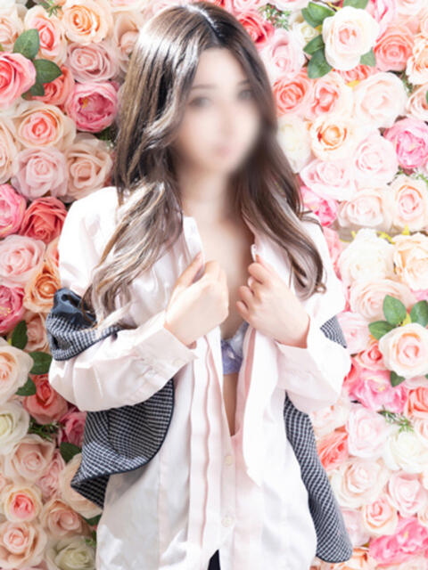 ゆの 新宿・本格コスプレ美人秘書オフィスイメクラ「秘書課女子」（デリヘル）