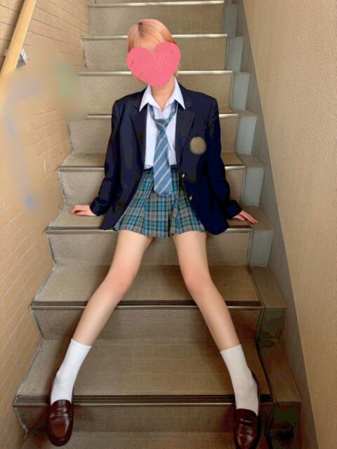 りみ 青チェと赤チェ（派遣型オナクラ＆リフレ）