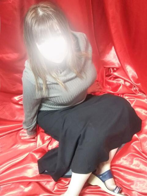 真中 変態美熟女お貸しします。（待ち合わせ型熟女デリヘル）