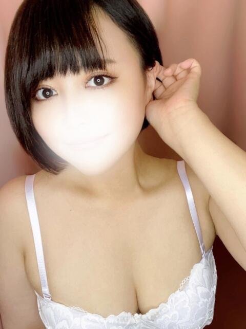 みさと ぽっちゃり巨乳素人専門店ぷにめろ池袋店（ぽっちゃり系デリヘル）