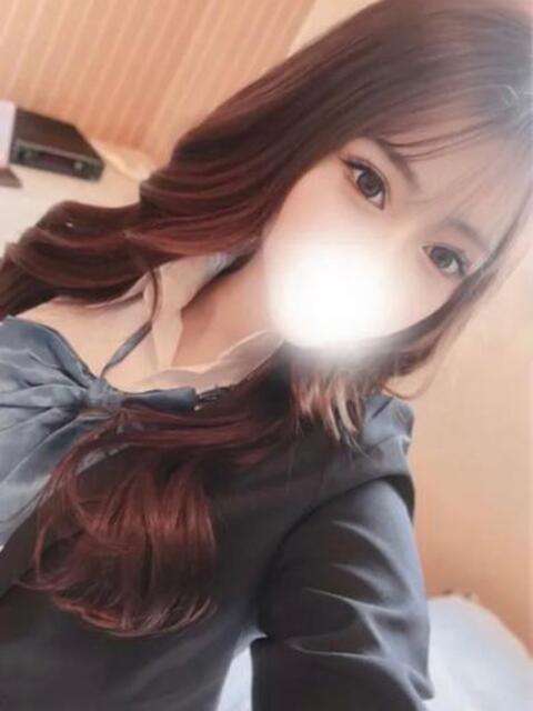 パイパン美白美女さおりちゃん ロイヤル　アテンダー（デリヘル）