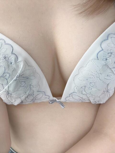 ちひろ♡恋を呼ぶ甘かわ細身美女♡ 即生専門店ゴッドパイ(デリヘル)