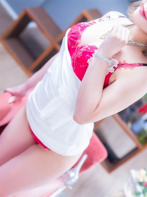 羽依(うい) 天国にいちばん近い島　ニューカレドニア式高級アロマエステ(カサブランカグループ)（エステ）