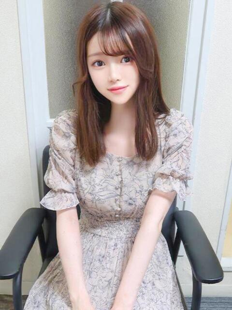 なつき♪細身好き必見モデル級 女子大生専門店白百合（デリヘル）