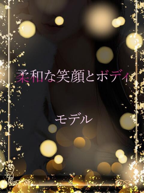 柔和な笑顔のモデル ASK TOKYO（高級デリヘル）