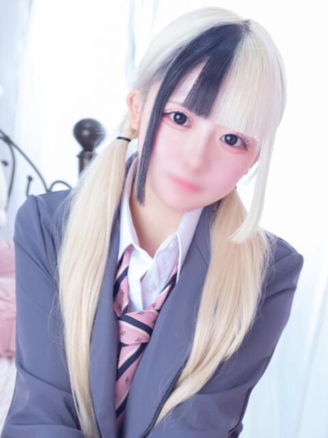 みお E+アイドルスクール新宿・歌舞伎町店（デリヘル）