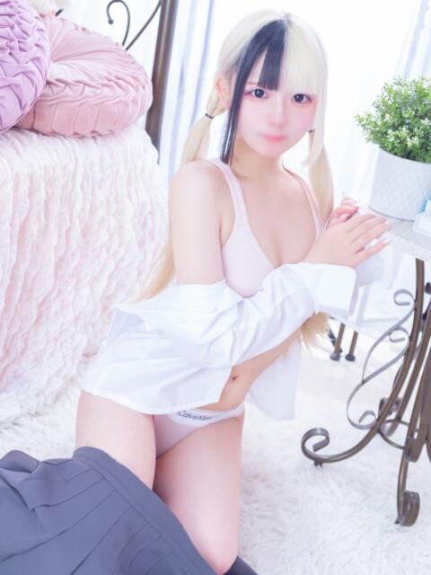 みお E+アイドルスクール新宿・歌舞伎町店（デリヘル）