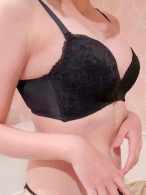 はづき★18歳ロリ巨乳美少女 かりゆしOLの秘密【20代沖縄美女多数在籍-デリヘル×ヌードエステ】（性感エステ＆デリヘル）