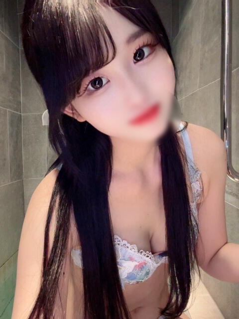 新人①番さん MOMO(モモ)（ソープランド）