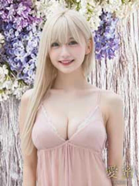 ミデア 愛蜜（金髪外国人デリヘル）