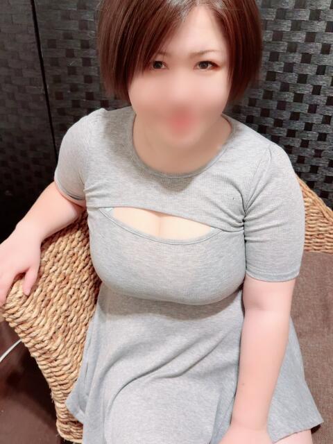 梅宮あずさ むちむち東京（【非風俗】出張型メンズエステ）