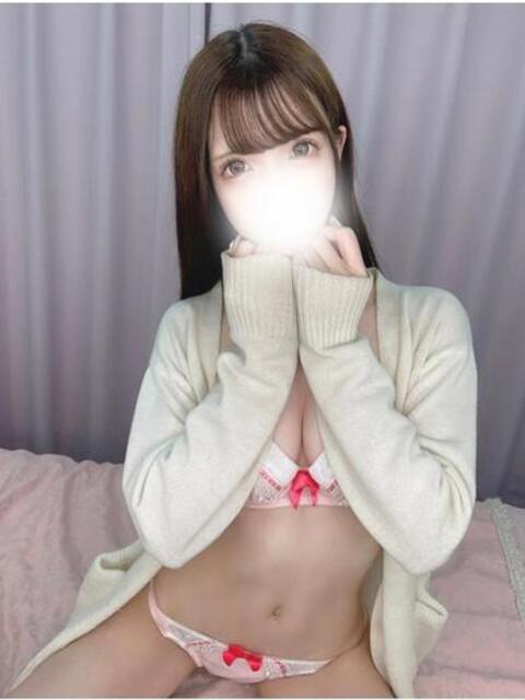 モデル級の細身巨乳ももなちゃん ロイヤル　アテンダー（デリヘル）