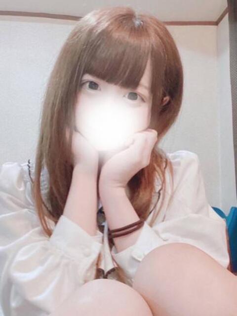 アイドル系小柄美少女りのちゃん ロイヤル　アテンダー（デリヘル）