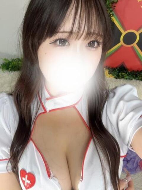 爆乳女子学生ななおさん ロイヤル　アテンダー（デリヘル）