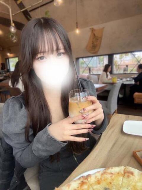 爆乳女子学生ななおさん ロイヤル　アテンダー（デリヘル）