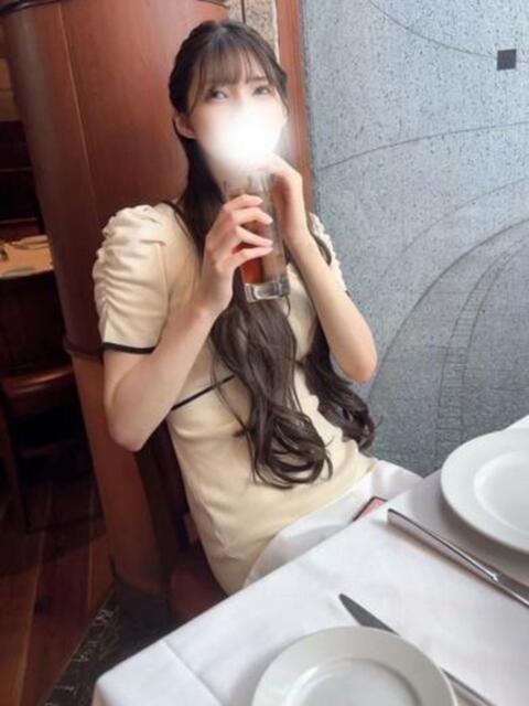 長身のガチ新婚若妻かりな奥様 ロイヤル　アテンダー（デリヘル）