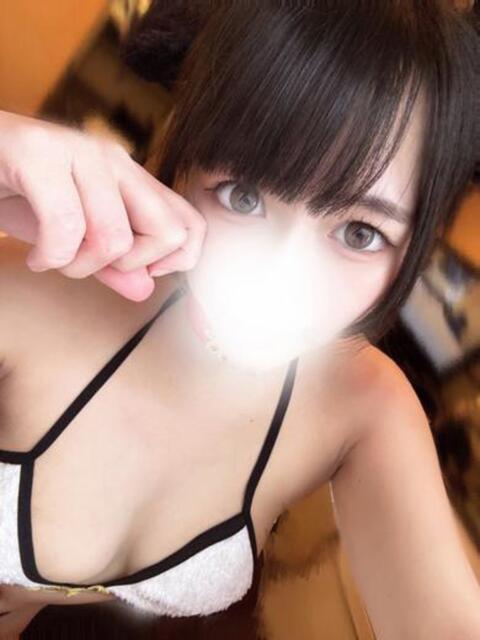 低身長アイドル系ひらりちゃん ロイヤル　アテンダー（デリヘル）