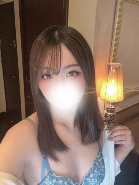 体験入店SSS級素人ゆうみちゃん ロイヤル　アテンダー（デリヘル）