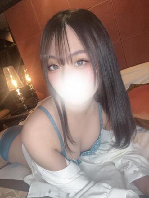 体験入店SSS級素人ゆうみちゃん ロイヤル　アテンダー（デリヘル）