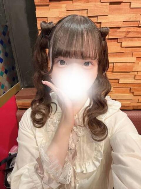 18歳巨乳素人りょうさん（体験） ロイヤル　アテンダー（デリヘル）