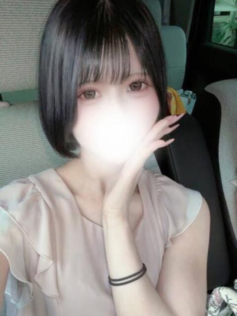 美白の変態美女！えまちゃん ロイヤル　アテンダー（デリヘル）