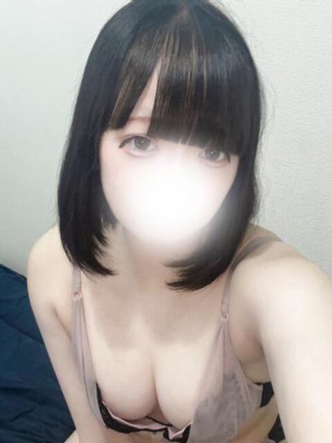 黒髪ボブの巨乳美少女もかちゃん ロイヤル　アテンダー（デリヘル）