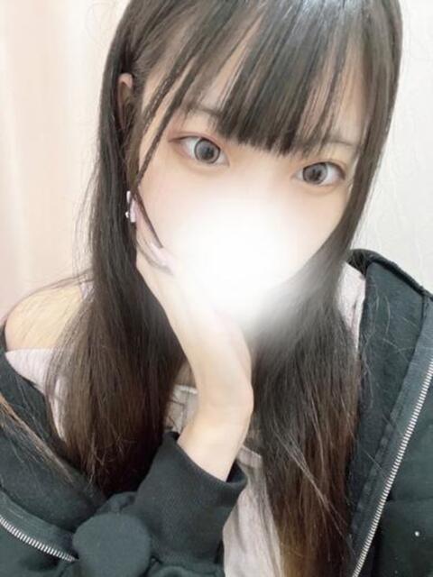 長身スレンダーゆなちゃん ロイヤル　アテンダー（デリヘル）