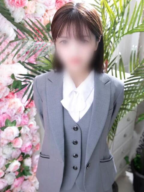 ともみ 新宿・本格コスプレ美人秘書オフィスイメクラ「秘書課女子」（デリヘル）