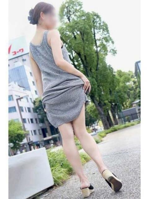 りあ 逢って30秒で即尺（人妻・熟女待ち合わせデリヘル）