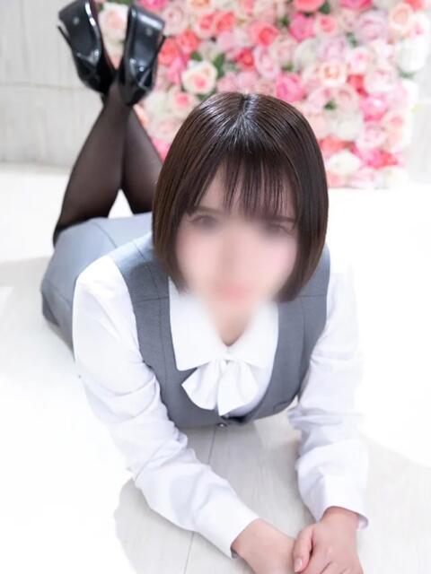 まな 新宿・本格コスプレ美人秘書オフィスイメクラ「秘書課女子」（デリヘル）