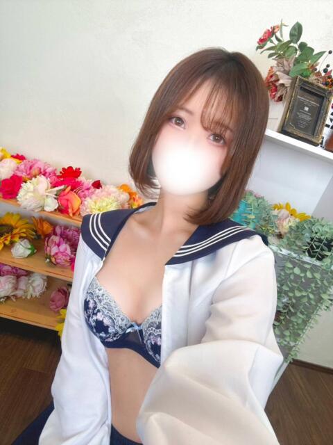 サリナ(おっとり清楚な美少女) ペロ×2キャンディ（デリヘル）