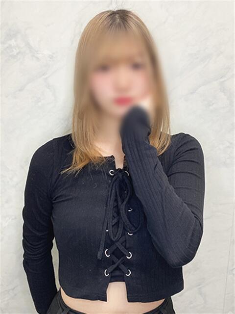 あき 渋谷くいーんず（素人専門ホテヘル＆デリヘル）