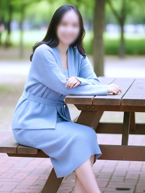 里緒 ミセスラウンジ東京（人妻系デリヘル）