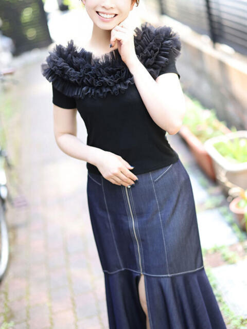 黒沢せいか 全裸妻NTRサークル（デリヘル）