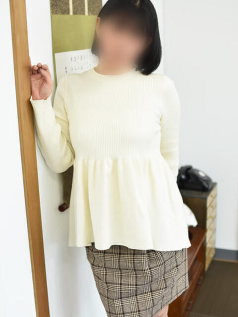 えな(昭和56年生まれ) 熟年カップル名古屋～生電話からの営み～（人妻・熟女デリヘル）