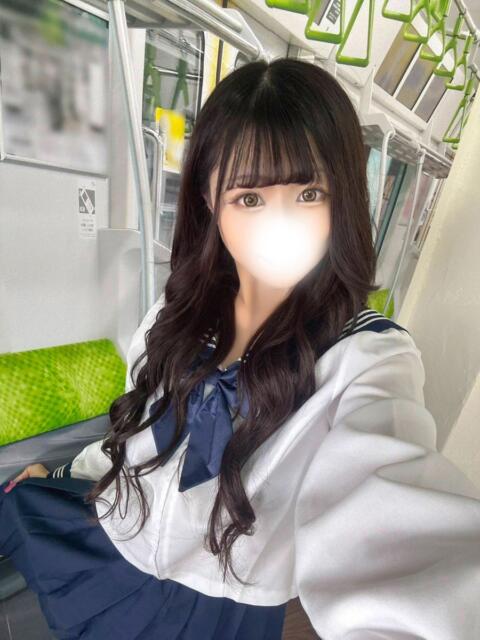 りな( ピチピチ色白美少女) 学園天国（ファッションヘルス）