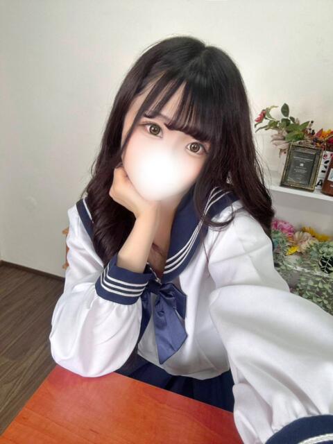 リナ( ピチピチ色白美少女) ペロ×2キャンディ（デリヘル）