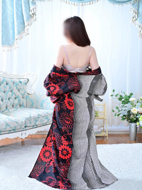 かこ VIVIDCREWマダムセカンドバージン 梅田店（2ショットキャバクラ）